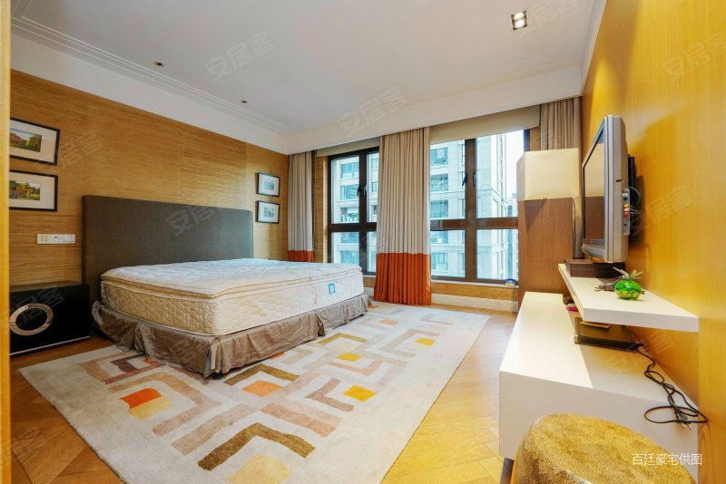 翠湖天地御苑 电梯房 近医院 临地铁 满五 交通便捷