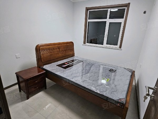 濮阳华龙丹尼斯东湖花畔小区东湖花畔小区 3室2厅2卫出租房源真实图片