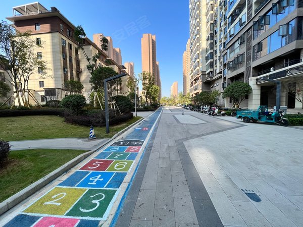 武汉江夏东湖高新光谷学府精装大三室拎包入住光谷学府 近光谷创新