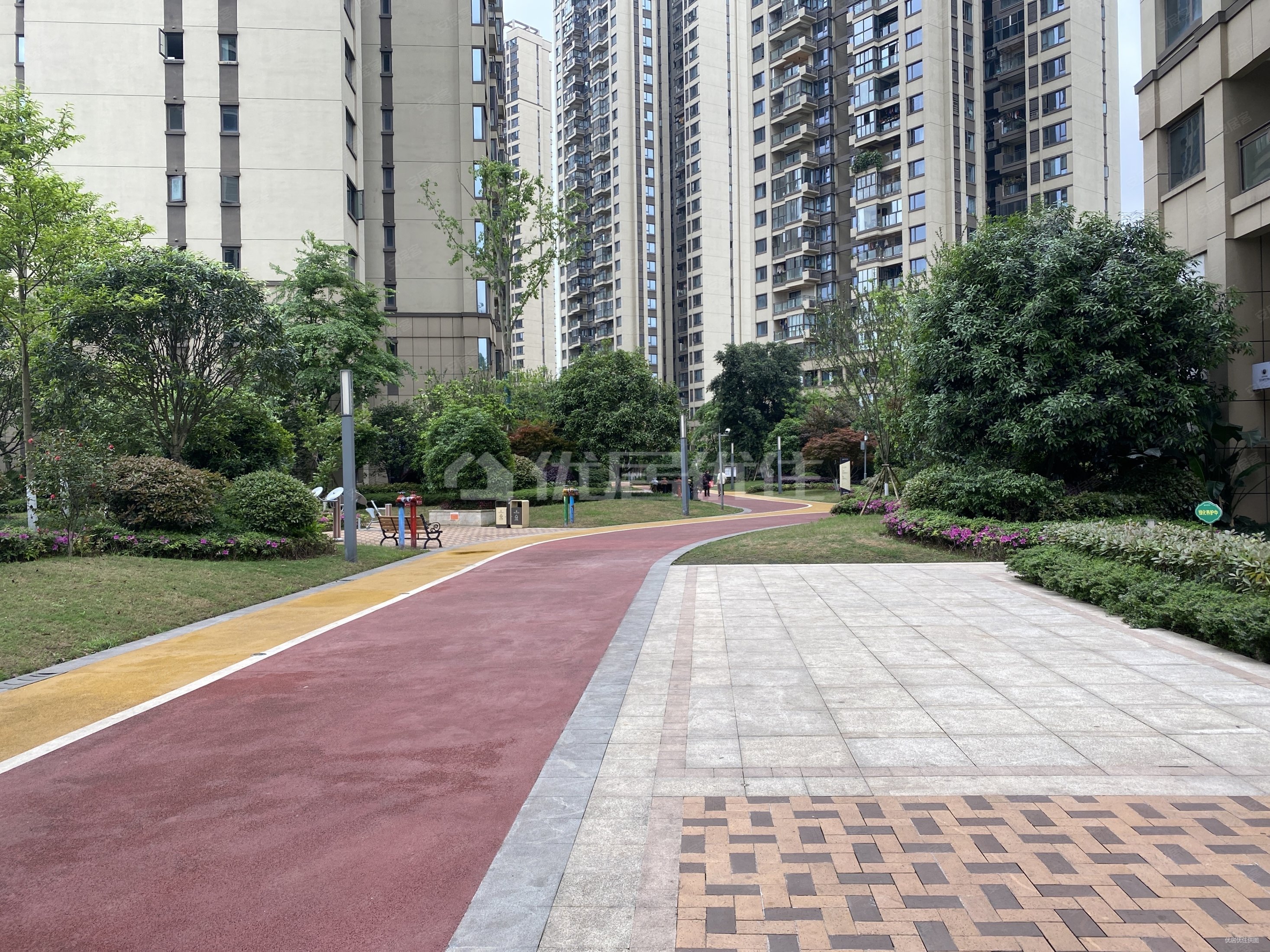 进轻轨 价值洼地,蓝光林肯公园二手房,116万,3室2厅,2卫,100平米-重庆