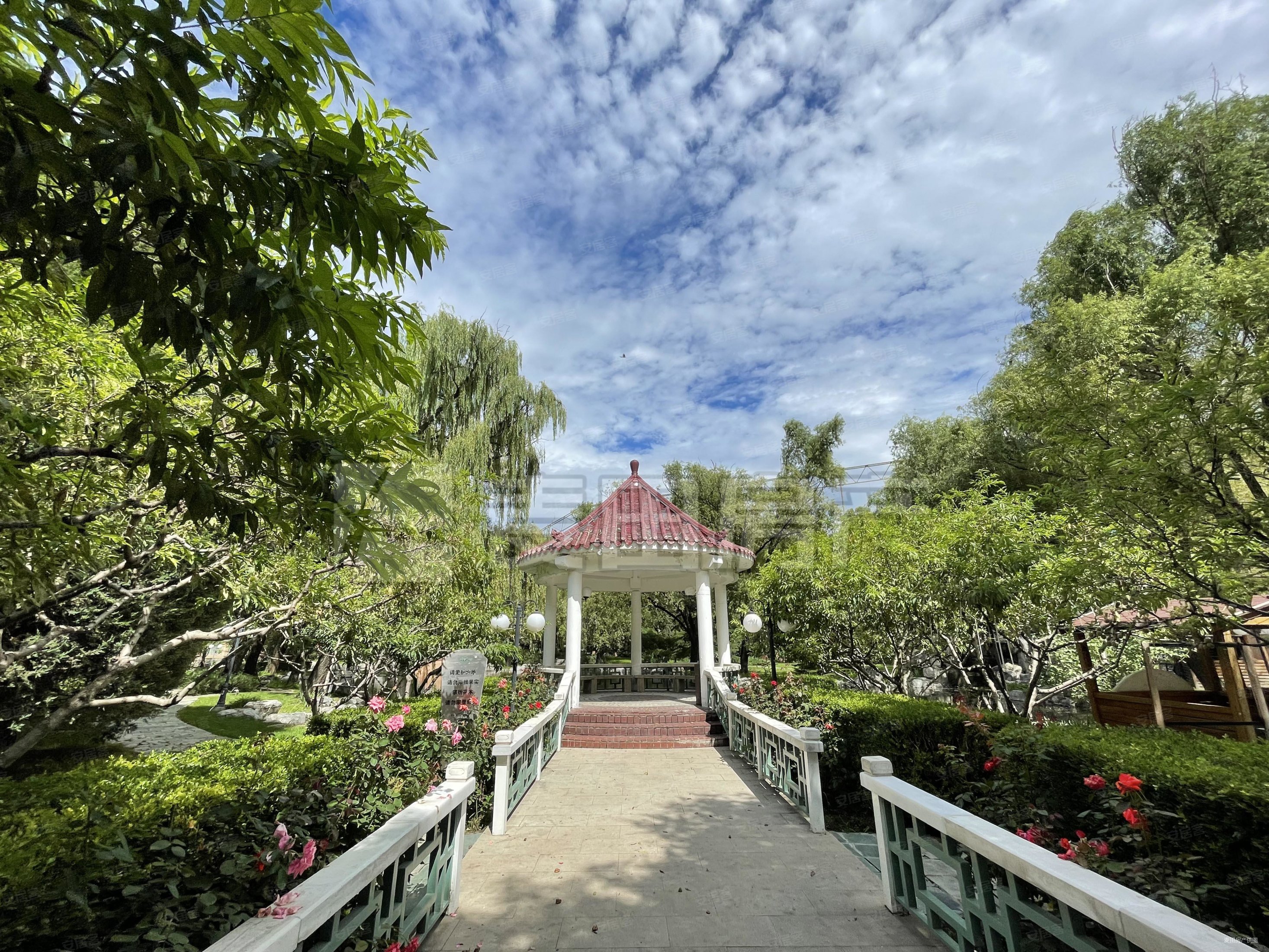 香江花园(别墅)4室3厅3卫222㎡东西2900万