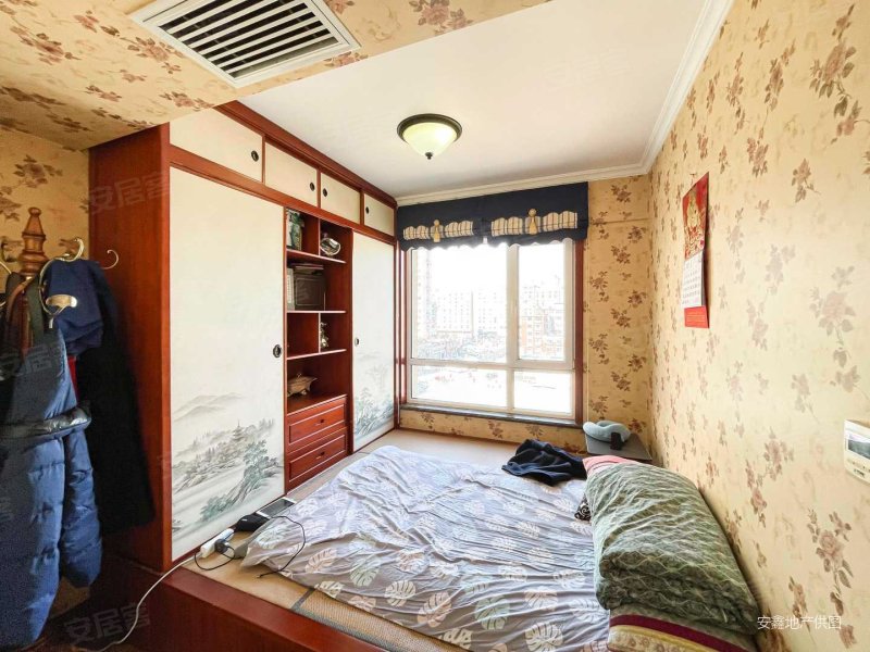 商业配套齐全 南北通透 精装修 小三房 临地铁 电梯房,润德北京公园