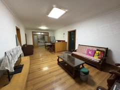丽水莲都中山街中心区晶都步行街黄金3楼，家具家电齐全，拎包入住，四室两厅两卫。出租房源真实图片