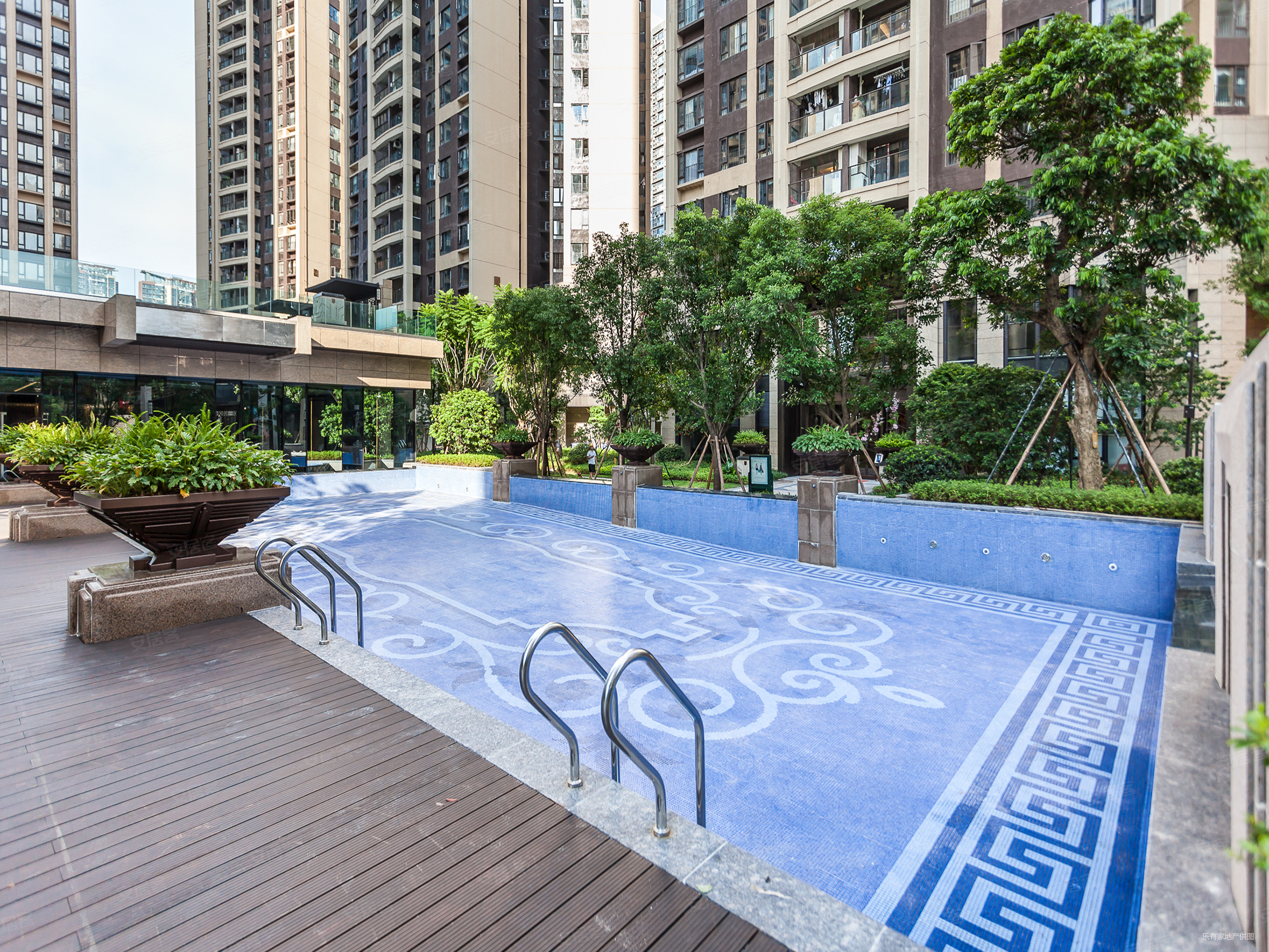 龙光玖龙玺3室2厅2卫81.51㎡南北737.67万