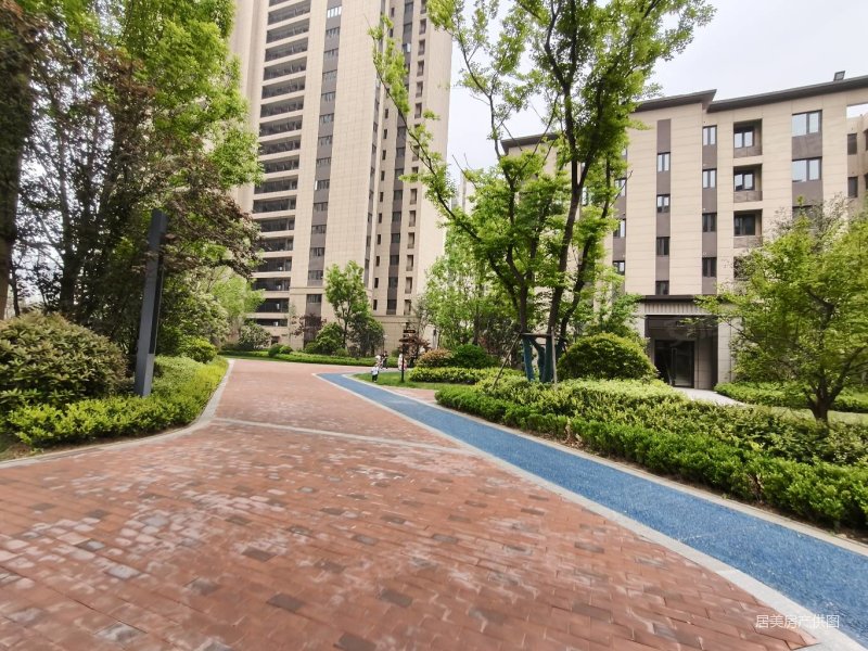 中骏雍景湾洋房精装修三室118平一天没住