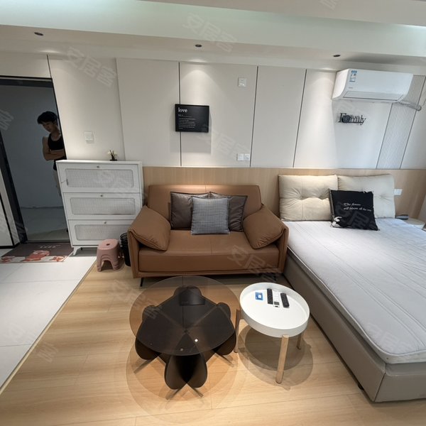 整租｜侯家塘地铁口 贺龙体育广场 精装现房 拎包入住