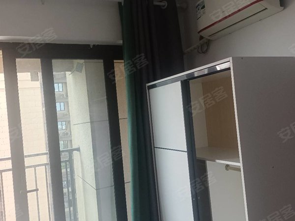 句容世茂花园开发区小学中骏四季阳光中骏四季阳光,无中介费,朝南带阳台,世茂板块,附近多个大厂出租房源真实图片