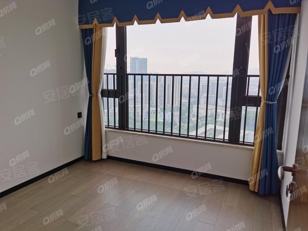 深圳光明光明龙光玖龙台光明区凤凰城地铁口龙光玖龙台精装4房出租