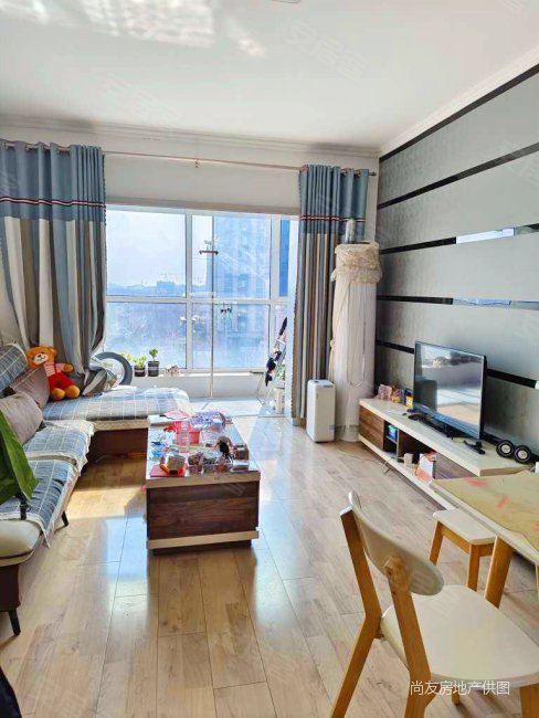 紧邻文昌两居室,精装修送储藏室,房子干净整洁,旭润