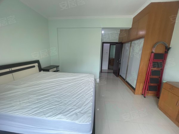 深圳宝安福永金菊花园福永中学对面,136平大三房出租,带家私家电,看房