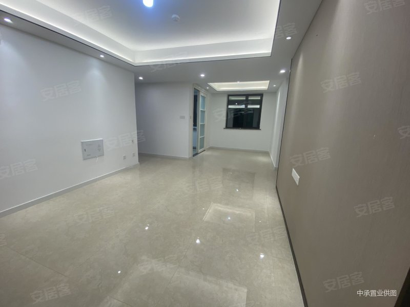 悦海锦府 次新小区 有电梯 板楼 小三居 高楼层采光充足