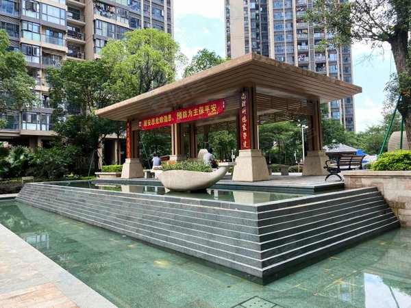 深圳布吉丹竹头鸿荣源尚峰14号地铁口 高档小区 办公住家两房出租房源