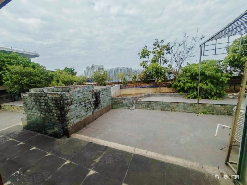 南景园江燕路复式单位一百平方独立天台花园