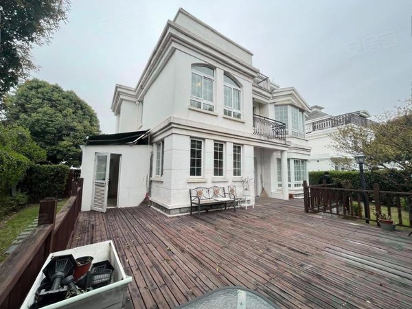 上海青浦徐泾安盛杉庄安盛景园大独栋带超大花园别墅急租急租拎包入住