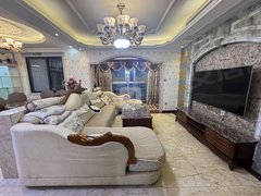 巴中巴州老城华兴丽景天城E区 4室2厅2卫 电梯房 南北通透 配套齐全出租房源真实图片