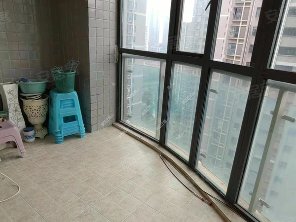 高新区茅台大厦旁龙宇苑精装两房 业主降价出租家电全齐拎包入住