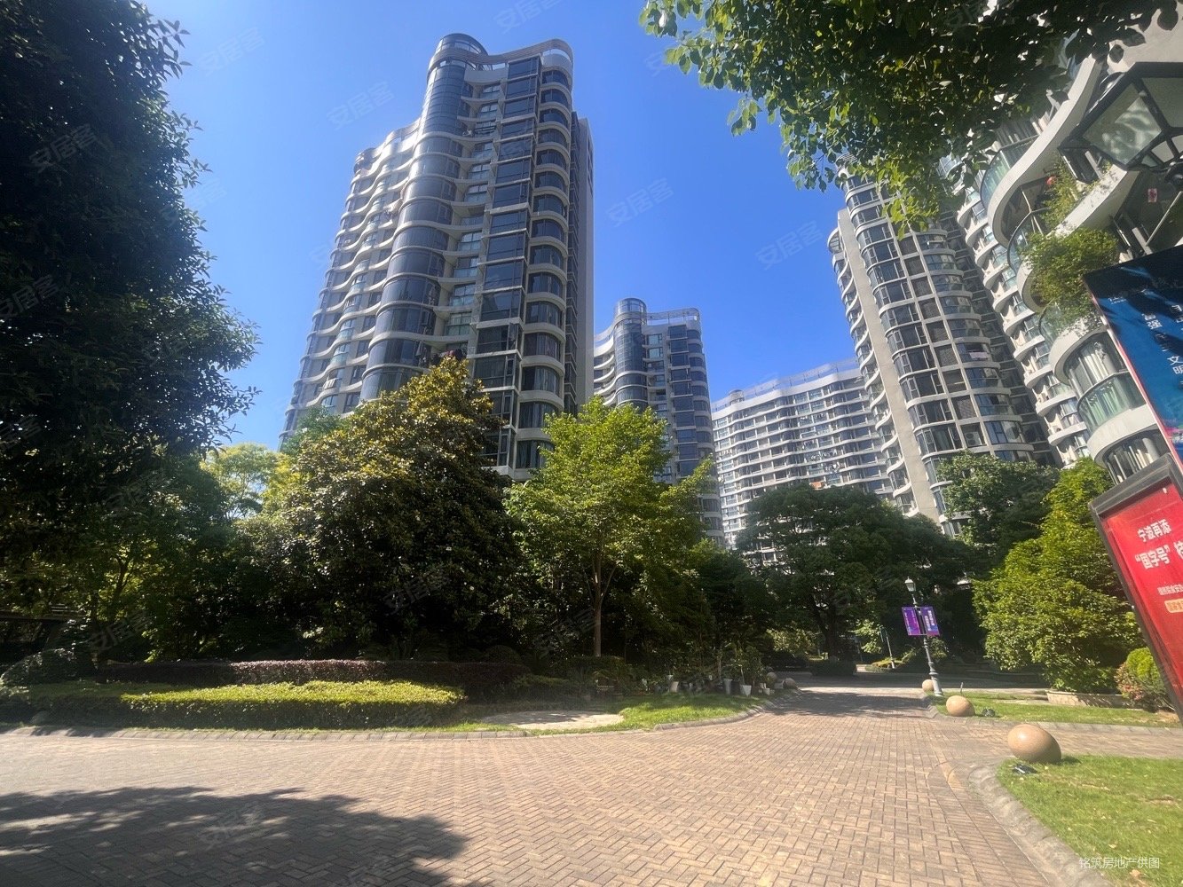 日湖花园日湖畔地铁口随时看房诚心出售中庭采光无遮挡