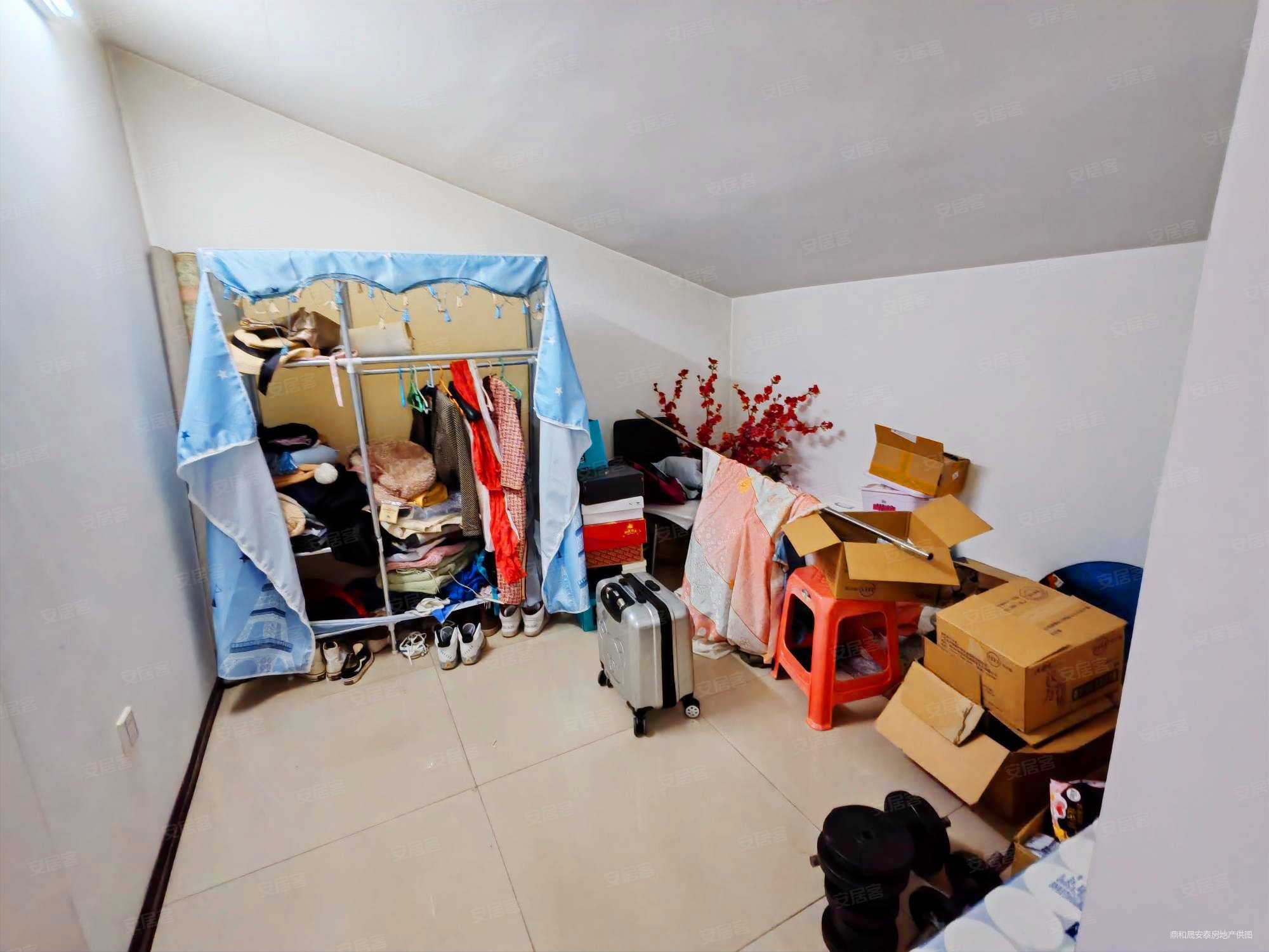 天津房产网>天津二手房>大港二手房>胜利街二手房>兴德里>2000_1500