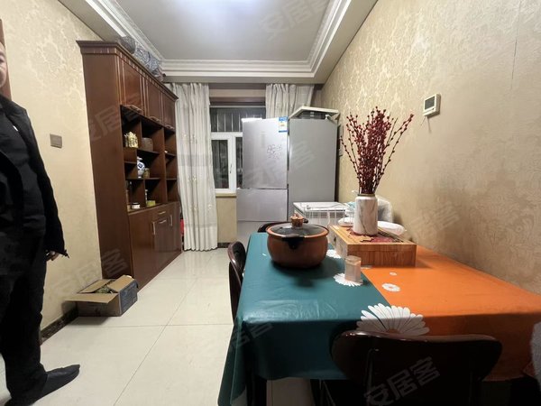 昌吉昌吉市华洋广场吉祥花园(长宁南路)吉祥花园(长宁南路) 3室2厅1卫 电梯房 122平出租房源真实图片