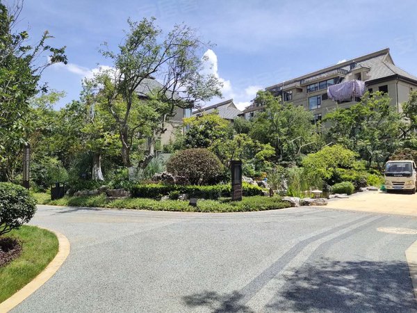 安宁绿地海珀澜庭(一期别墅)草海湿地公园 海珀澜庭 豪华装修5室5卫