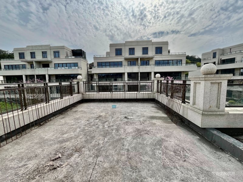 御景湾8号别墅随时看房诚心出售喜欢来看房