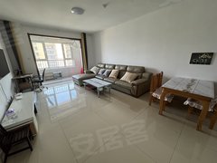 德州齐河城区出租,桃园二期,三室两厅家具家电齐全,1000每月带车位出租房源真实图片