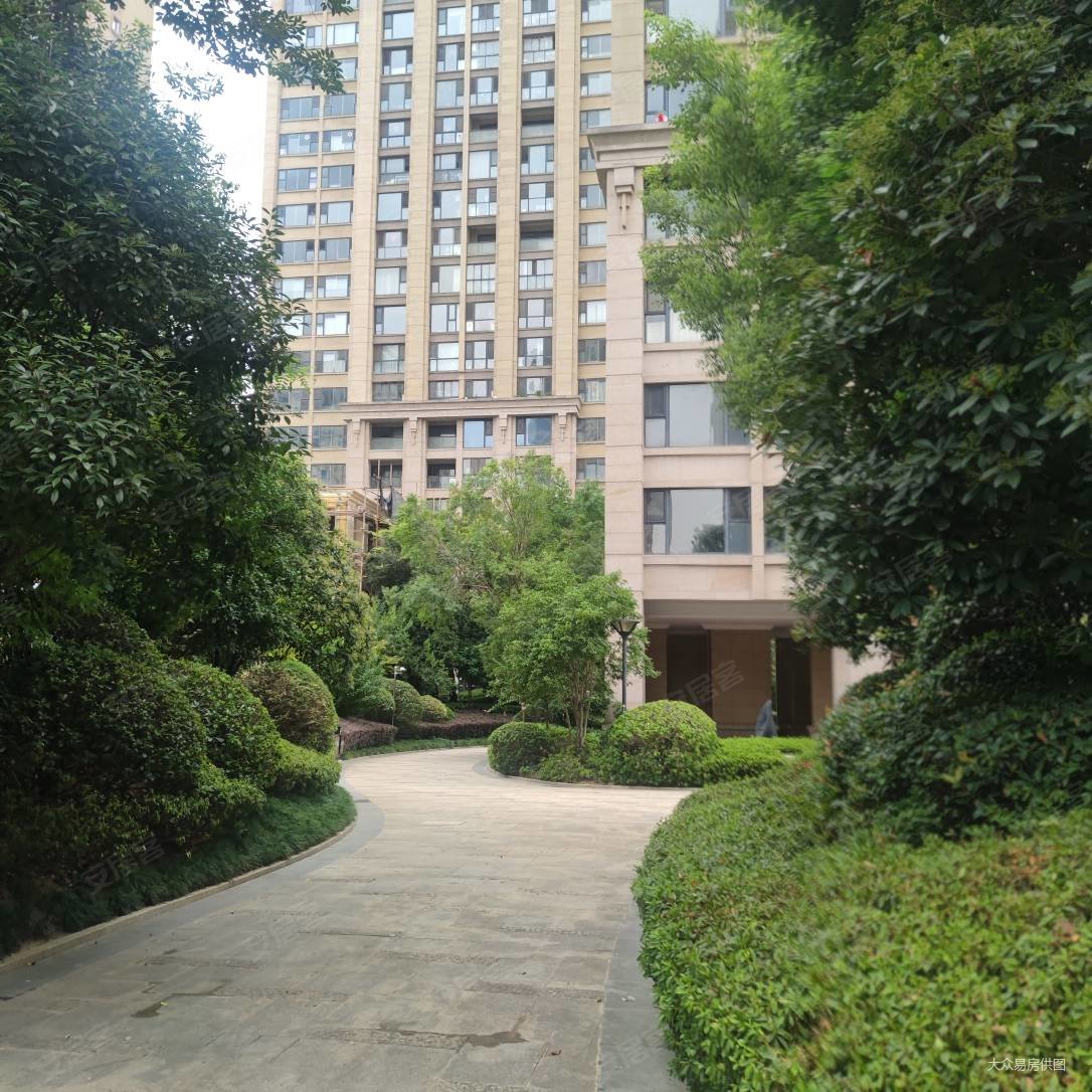 路劲天御1室2厅1卫85㎡南北230万