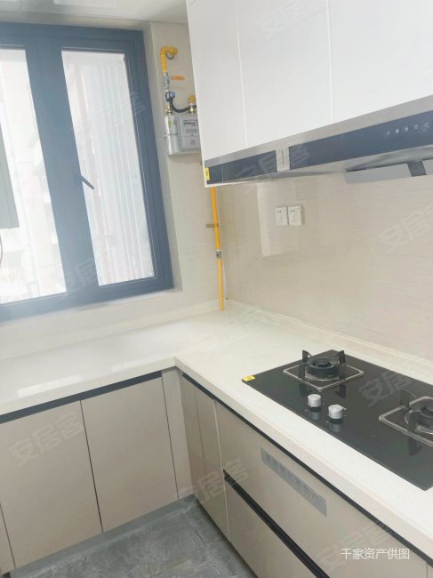 电梯房 双卫生间 朝南 出行方便 刚需两居 临地铁 诚心出售,宝泰家园