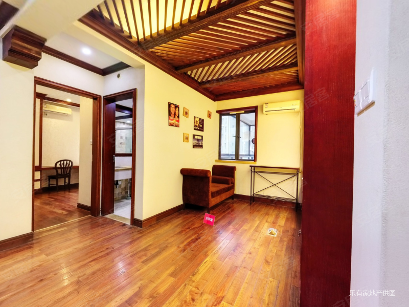 宝体地铁口南北通透四房,君逸世家参考价以下300万,10xx