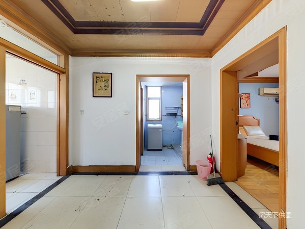 蓝天公寓3室2厅1卫101㎡南北220万