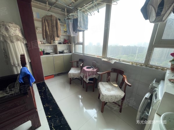 带红木家具,所有家电,两个车位,好户型大三室,差不多就卖,上海公馆