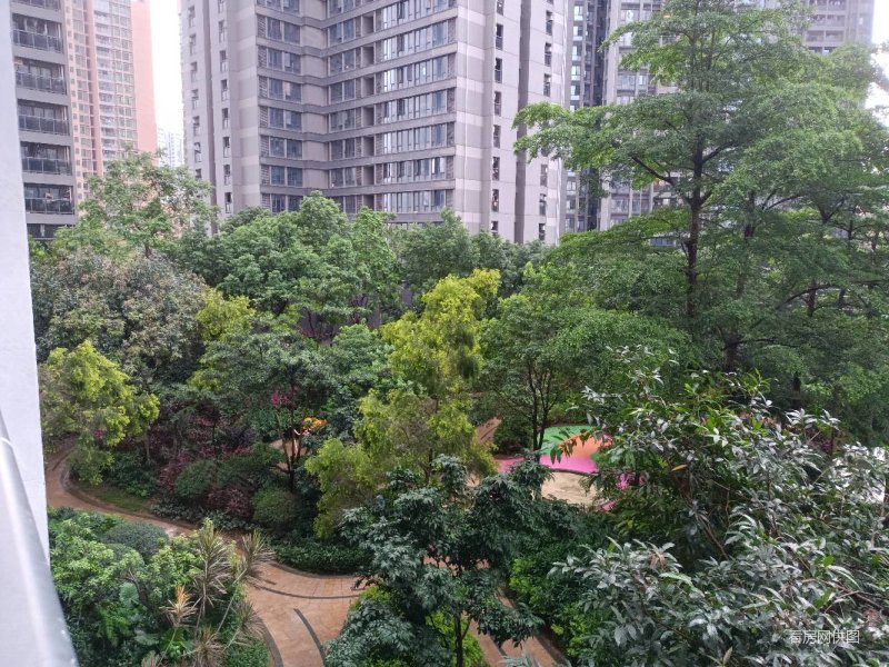 地铁物业松河瑞园92平大4房,实用面积高达110平南北通透.