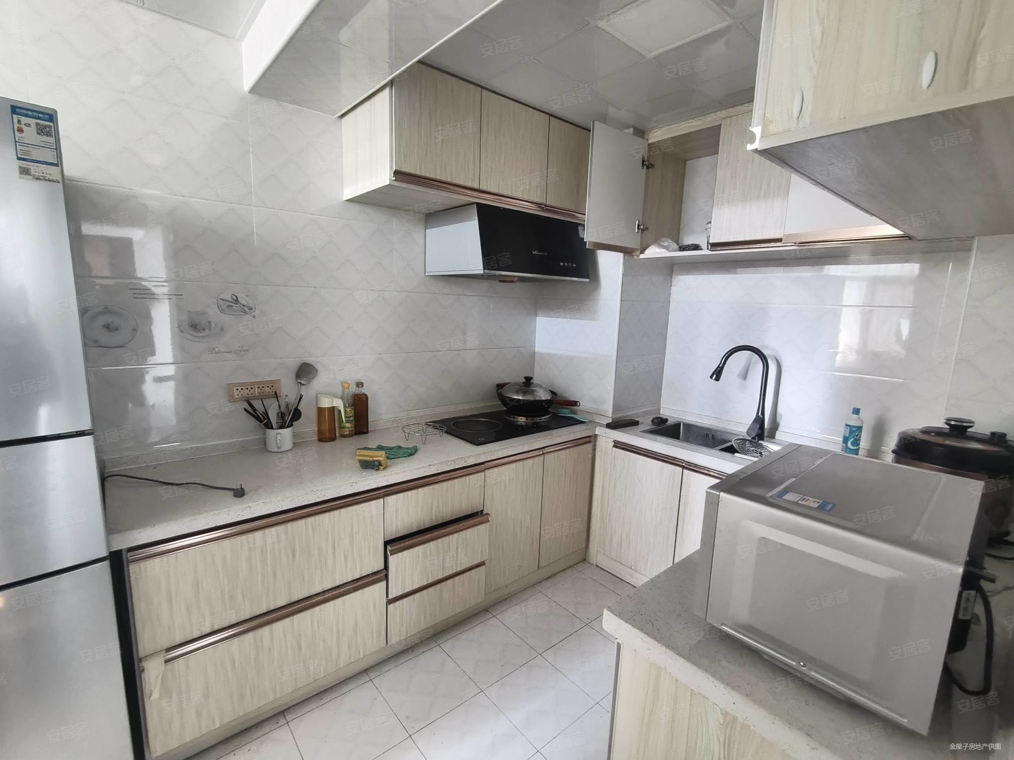 朝阳财富中心2室2厅1卫114㎡西80万