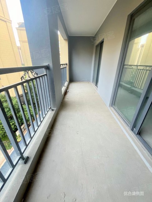 昆明房产网>昆明二手房>西山二手房>大商汇二手房>万科银海泊岸观澜>