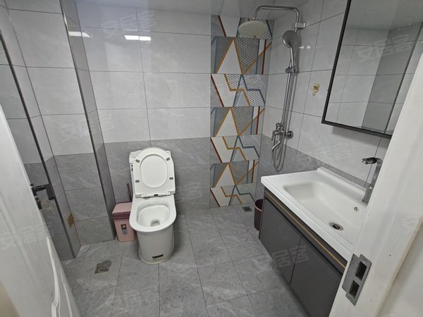 长春朝阳前进广场康达小区康达小区 押一付一可短租 拎包入住 交通便捷 附近还有房源出租房源真实图片