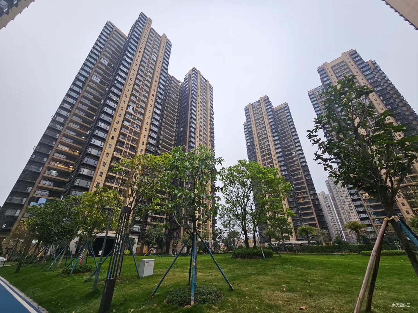香市路新小区 万科金域东方刚需3房 仅卖220万  高楼层