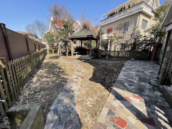 上海嘉定南翔东海别墅实拍 南翔地铁口500米 独栋别墅 带大院子可办公