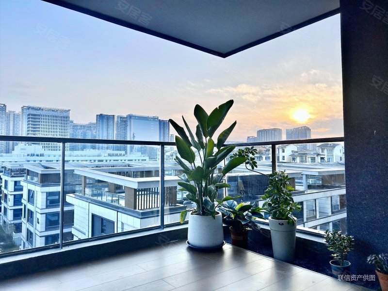 悦蓉东方4室2厅3卫192.65㎡南北460万