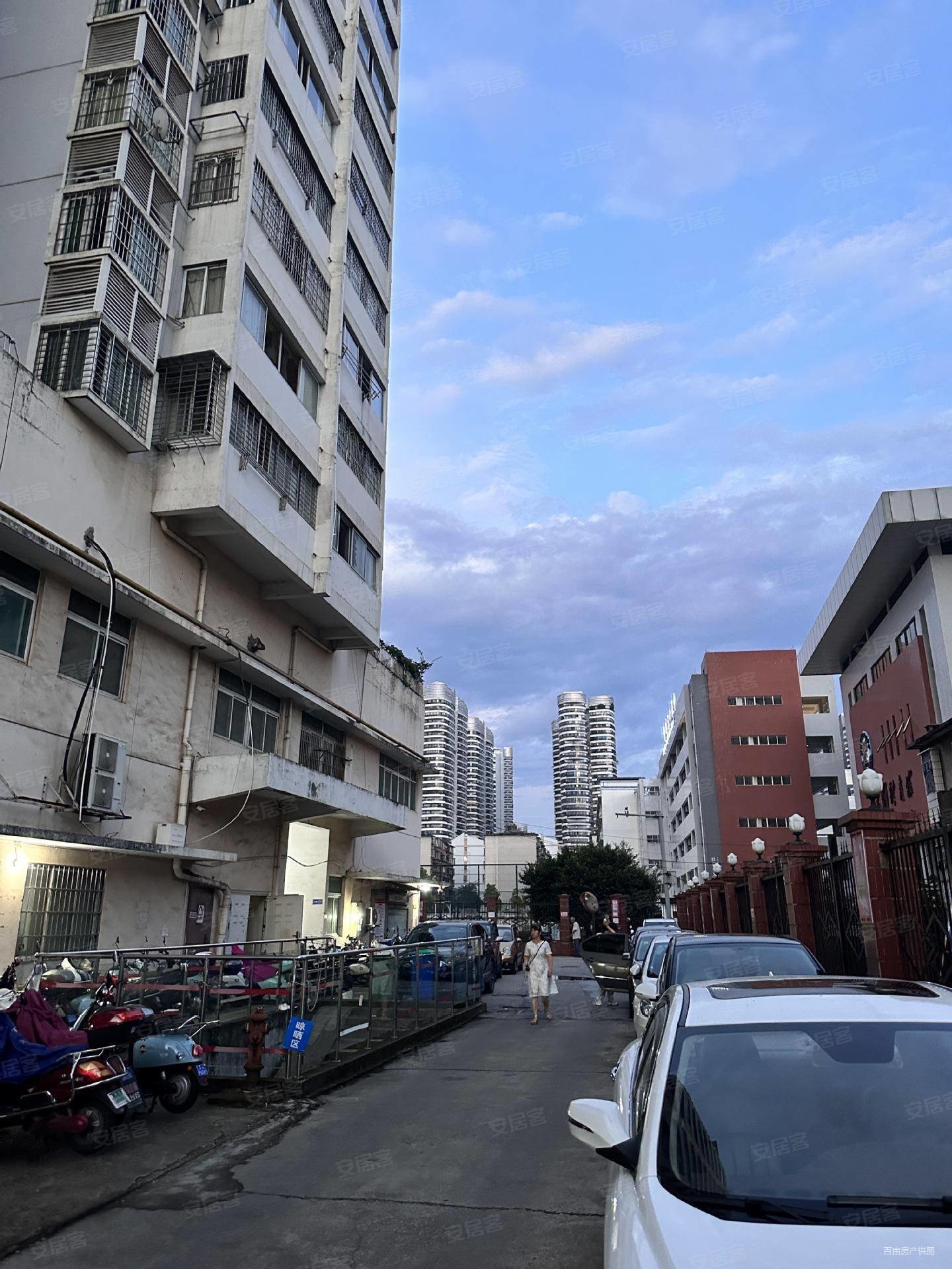 l急售跃进路温馨阳光电梯温馨三房35中门口