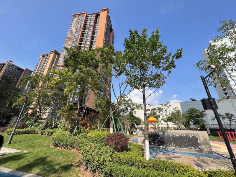 西山区政府海伦堡中央广场精装3房正西向