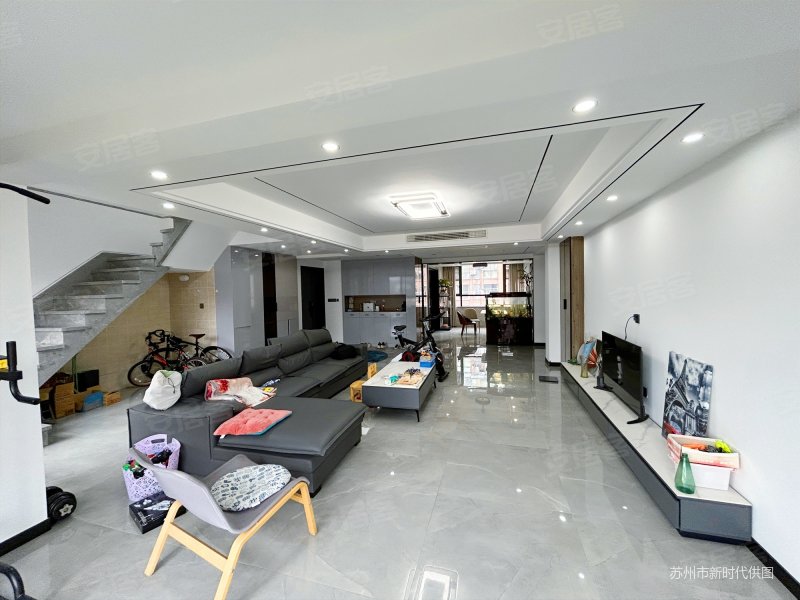 新出 亿城天筑空中别墅 三层豪装可拎包入住 赠送一层大露台