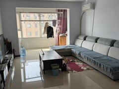 淄博临淄临淄实验小学合里新村电梯房三室两厅,精装带着家具家电,拎包入住租1400出租房源真实图片