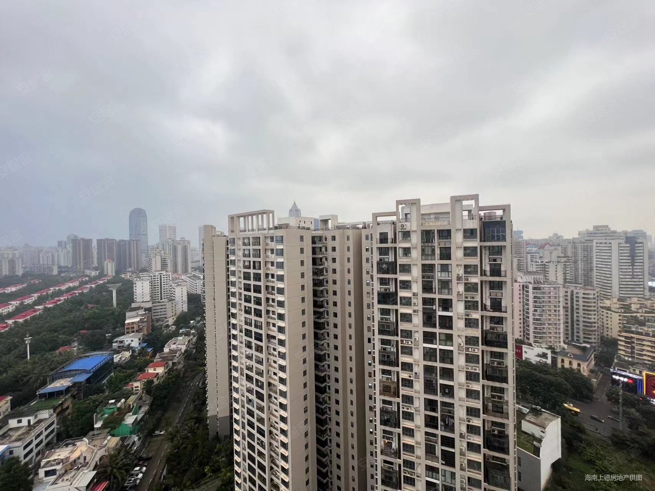 金海广场3室2厅2卫121㎡南北165万