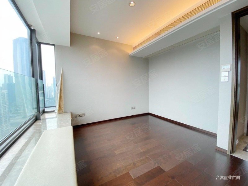 珠江颐德公馆4室2厅3卫257.45㎡南北4790万