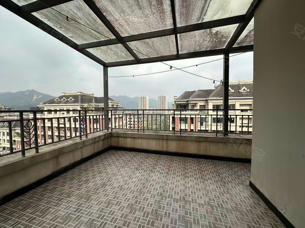 重庆沙坪坝大学城龙湖u城10组团龙湖u城观澜洋房,带大露台,位置安静