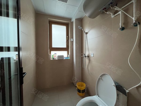 临朐恒信御园从未租过,万达虞河近精装三室,带全套家具家电,带有空调.