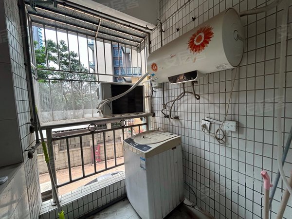 深圳龙华龙华深圳龙溪山庄雅宝地铁口100米 大一房一厅 拎包入住 户型