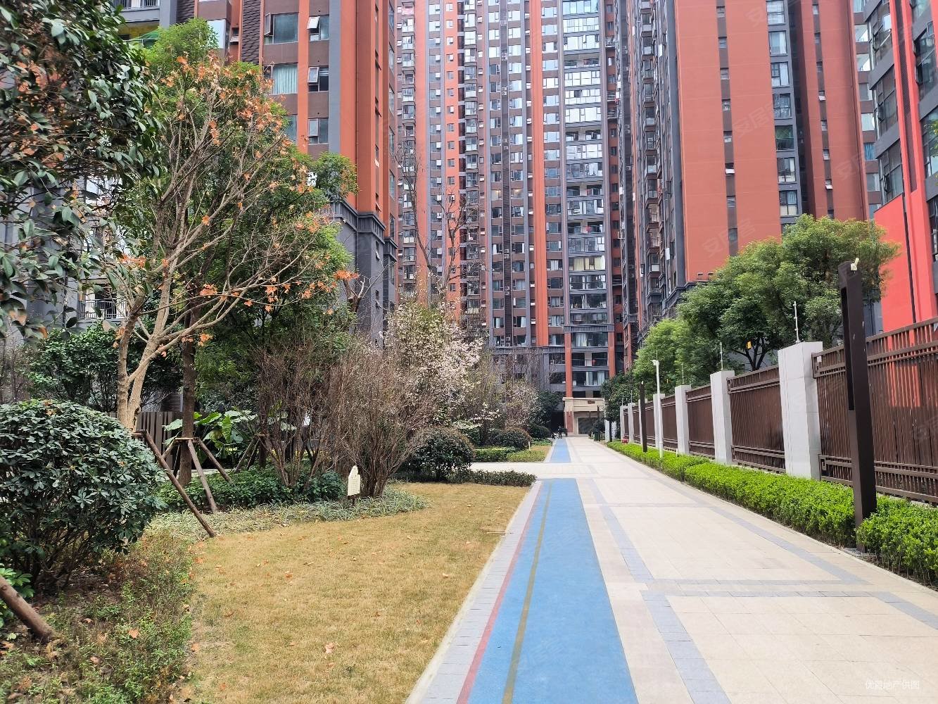 跃进路16号二期3室2卫只要124万看中还可以谈急卖