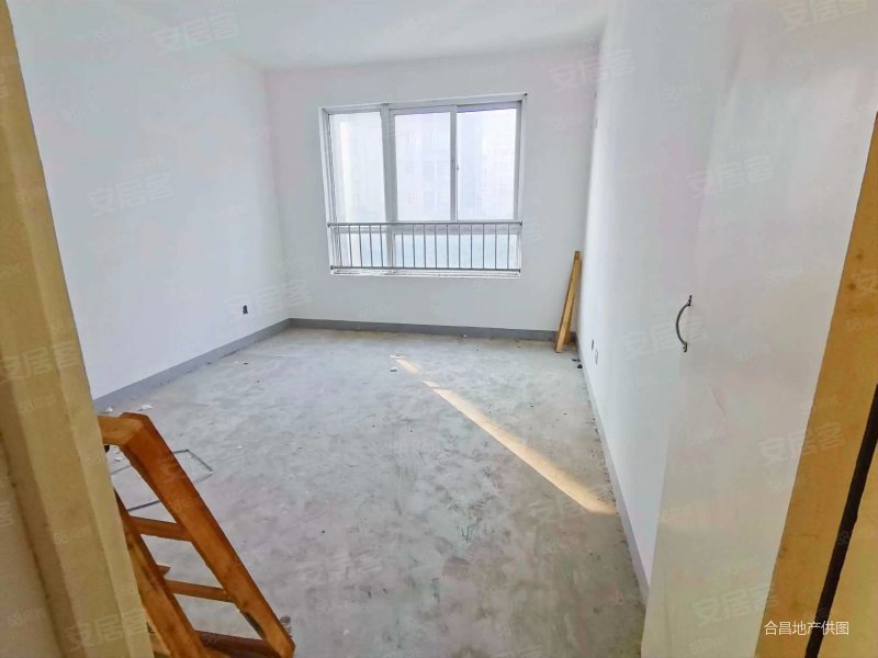 电梯3楼带大露台丽水湾118平47万3房满二随时看房