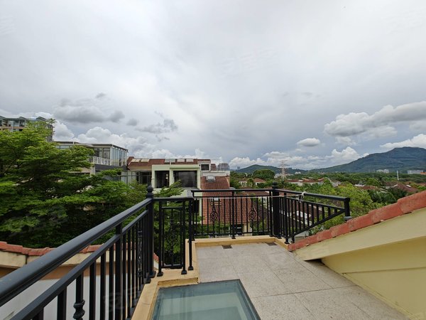 深圳南山科技园城市山谷(一二期别墅)带电梯别墅,上下5层功能分区